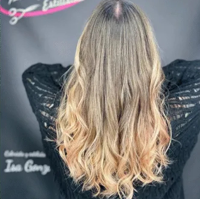 Balayage rubio con ondas luminosas